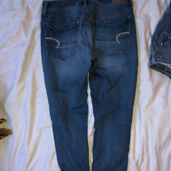 Medium wash size 6 American eagle jeans - Picture 2 of 4